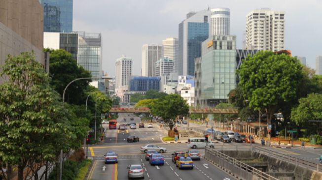 Kondisi jalan di Singapura pada April 2016. [Shutterstock]