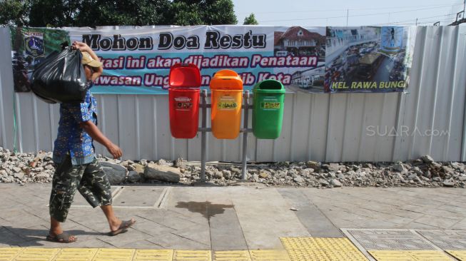 Suasana di kawasan Jatinegara, Jakarta, Kamis (15/3).