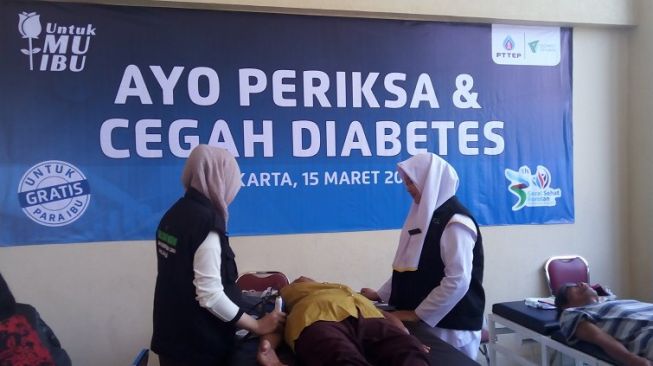 Progam pemeriksaan dan pencegahan diabetes sebagai salah satu program promosi kesehatan Gerai Sehat Rorotan. (Sumber: Istimewa)