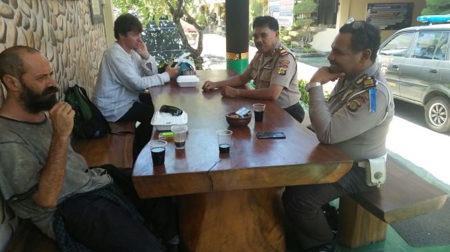 Dua wisatawan asing nginap di kantor polisi saat perayaan Nyepi. ((IST) 