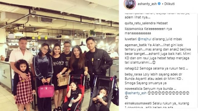 Aurel dan Krisdayanti akur di Singapura. [Instagram]