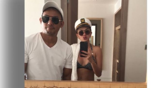 Nikita Mirzani dan pacar, Dipo Latief berlibur di Maladewa. (Instagram)
