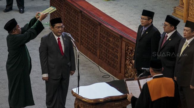 Dewan Perwakilan Rakyat menggelar rapat paripurna untuk melantik Utut Adianto Wahyuwidayat sebagai Wakil Ketua DPR RI di Gedung Nusantara II, Senayan, Jakarta, Selasa (20/1). 