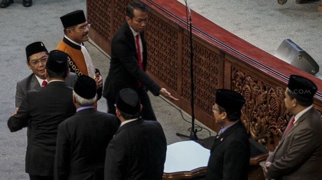 Dewan Perwakilan Rakyat menggelar rapat paripurna untuk melantik Utut Adianto Wahyuwidayat sebagai Wakil Ketua DPR RI di Gedung Nusantara II, Senayan, Jakarta, Selasa (20/1). 