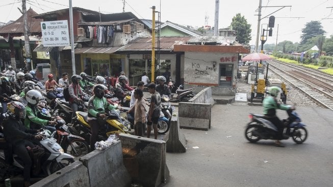 Waspada! Perlintasan KA Tanpa Palang Pintu Bisa Jadi 'Jalur Neraka' Saat Libur Nataru