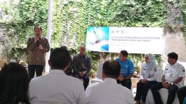 Stop Penggunaan Air Tanah, Sandiaga Mulai Dari Kediamannya