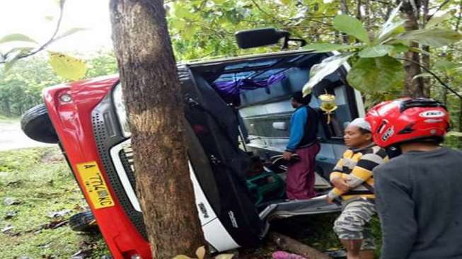 Kecelakaan Mobil Rombongan Peziarah di Cibaliung Diduga karena Sopir Mengantuk