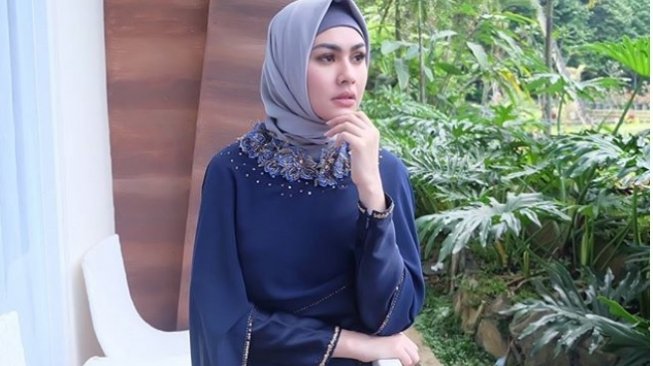 5 Artis Cantik Ini Putuskan Berhijab di 2018, Bikin Adem