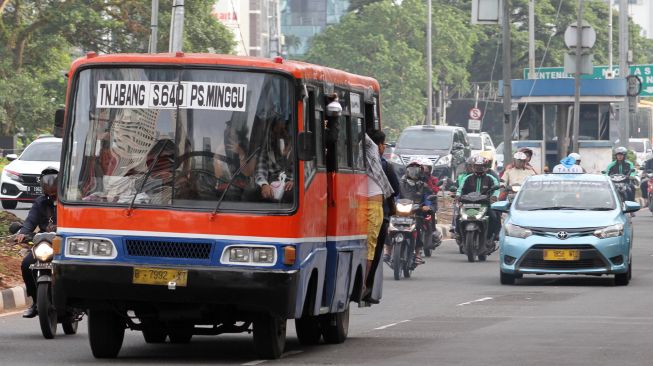 Catat! Mulai Besok Metromini Dilarang Lewat Sudirman - Thamrin