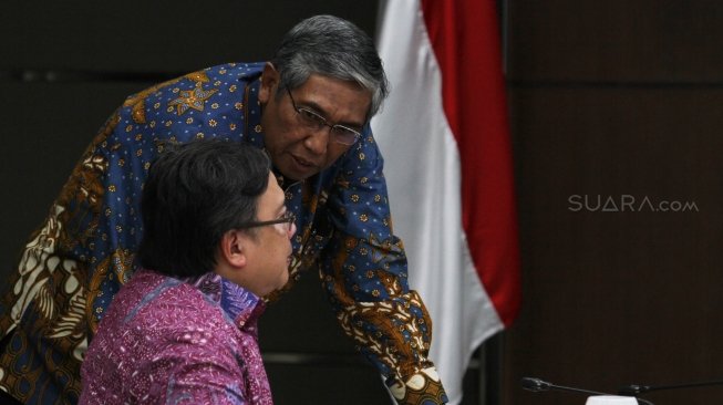 Menteri Koordinator Bidang Pembangunan Manusia dan Kebudayaan Puan Maharani memimpin rapat tingkat menteri di gedung Kementerian PMK, Jakarta, Jumat (23/3).