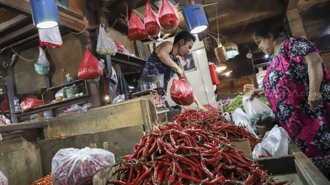 Suasana di Pasar Senen, Jakarta, Jumat (23/3). 