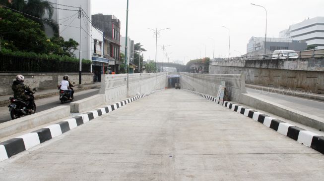 Suasana proyek Underpass Matraman, Jakarta, Sabtu (24/3/2018). [Suara.com/Oke Atmaja]