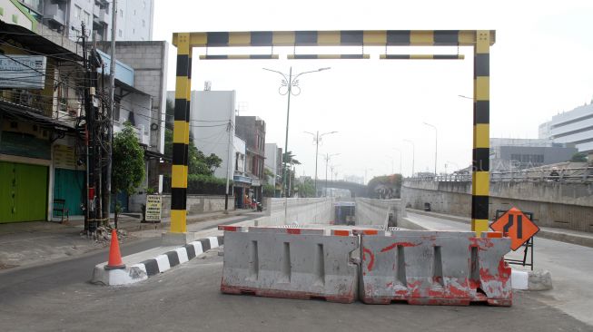 Suasana sepi di proyek Underpass Matraman, Jakarta, Sabtu (24/3/2018). [Suara.com/Oke Atmaja]