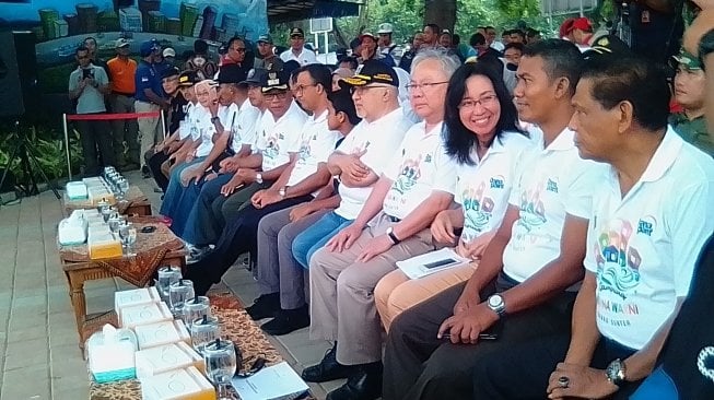 Penandatanganan kerjasama Kampung Warna Warni Sunter dihadiri Gubernur DKI Jakarta, Anies Baswedan di Jakarta, Sabtu (24/3/2018). [Suara.com/Lili Handayani]