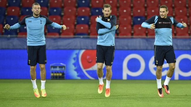 Alderweireld Dikabarkan Bakal Pergi, Ini Komentar Vertonghen