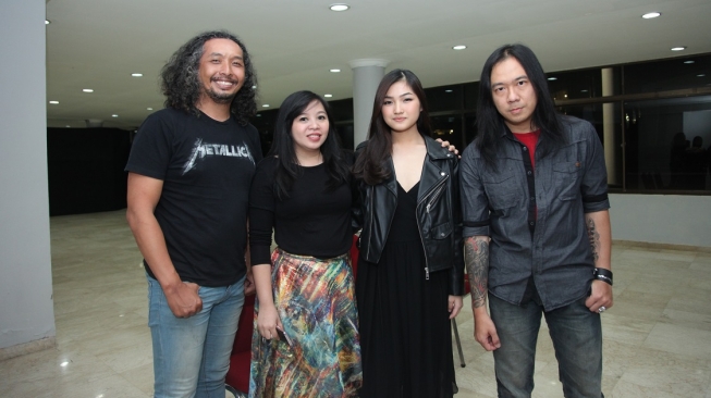 Andy Owen, Nathania Karina, Nicky Terry dan Andi Lie sebelum konser Rockin'stra. (istimewa)