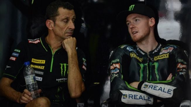 Bradley Smith (kanan) saat masih bersama Monster Yamaha Tech 3. [AFP/Mohd Rasfan]