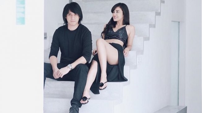 Kevin Aprilio dan pacar, Vicy Melanie. (Instagram)