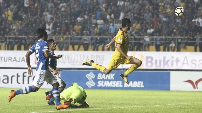 Persib Bandung Bertekuk Lutut di Jakabaring