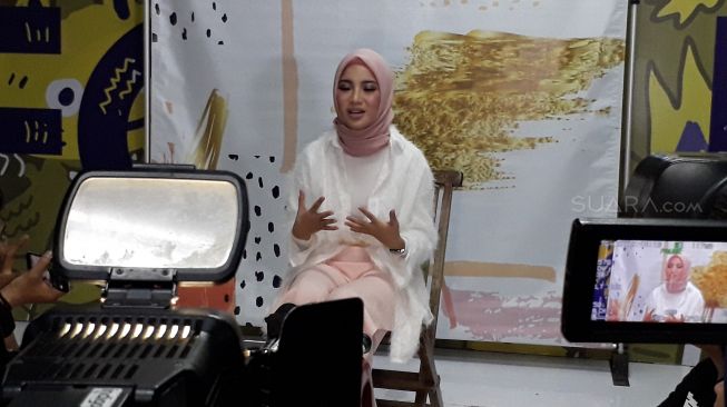 Chacha Frederica menghadiri acara talk show [Suara.com/Ismail]