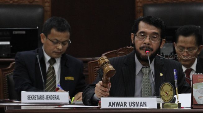 Anwar Usman saat pemilihan Ketua MK periode 2018-2020 di gedung Mahkamah Konstitusi, Jakarta, Senin (2/4). 