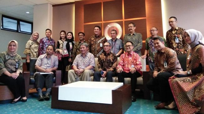 Para pihak berfoto bersama usai penandatanganan kerja sama antara Bank BJB dan ITB, di Bandung, Kamis (28/3/2018). (Sumber: Istimewa)