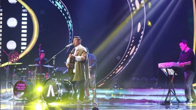 Penampilan Abdul di Indonesian Idol semalam. (Instagram)