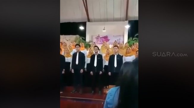 Mahasiswa IAIN Salatiga Lantunkan Kidung Paskah di Gereja