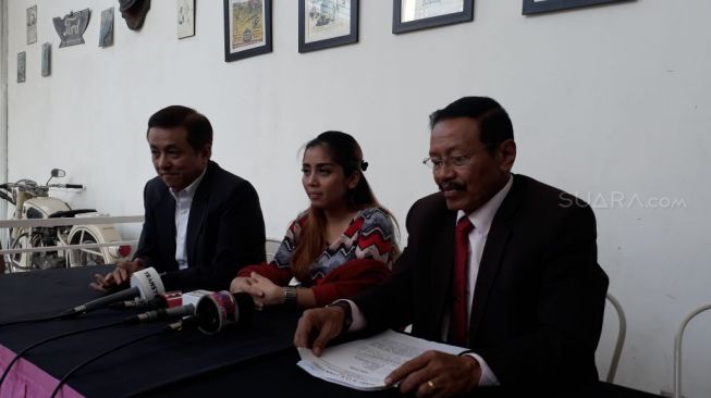Disya Rosa tuntut Enji bertanggung jawab (suara.com/wahyu tri laksono)