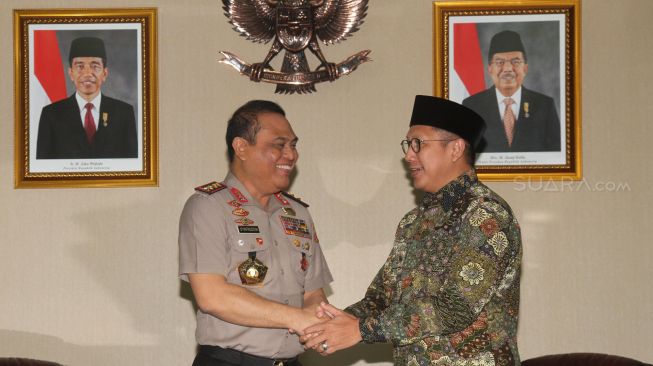 Wakapolri Komjen Pol Syafruddin bertemu dengan Menteri Agama Lukman Hakim Saifuddin di kantor Kementrian Agama, Jakarta, Rabu (4/4). 