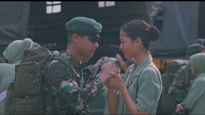 Putri Marino dan Wafda Saifan Lubis dalam film Jelita Sejuba (Drelin Amagra Pictures)
