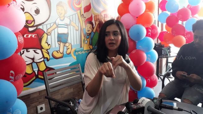Badai Salju, Ayushita Gigih Nonton Justin Timberlake di Amrik