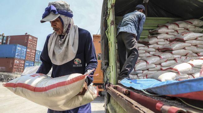 Lantaran harga gabah juga mengalami penurunan. 
