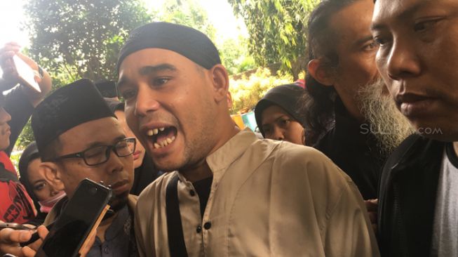 Rahmad Imran, Ketua FUIB di gedung Bareksrim Polri, Kamis (5/4/2018). [Suara.com/Erick Tanjung]