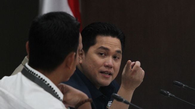 Ketua INASGOC Erick Thohir mengikuti Rapat Tingkat Menteri soal persiapan Asian Games 2018 dan Asian Paragames 2018 di Kantor Menko PMK, Jakarta, Kamis (5/4). 