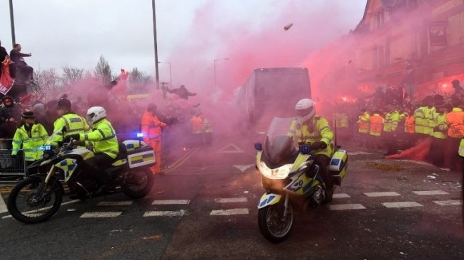 Bus Manchester City Dirusak Fans, Liverpool Minta Maaf