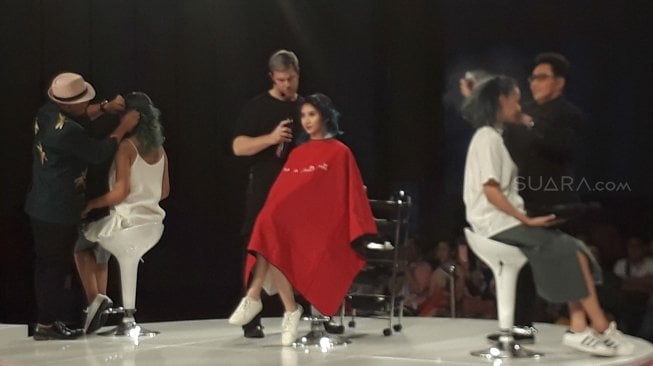 "Color Melting" Tren Pewarnaan Rambut Terbaru yang Unik