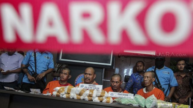 Berhasil meringkus empat orang kurir narkoba jaringan lapas di Kalimatan Barat. 