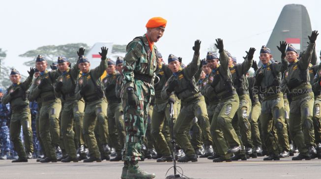 Gladi bersih HUT ke 72 TNI Angkatan Udara di Lanud Halim Perdanakusuma, Jakarta, Sabtu (7/4). 