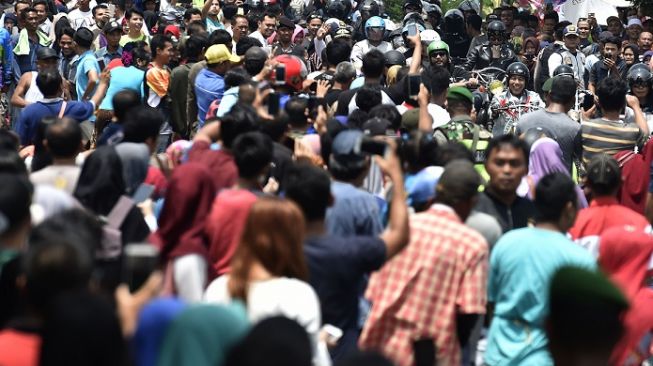 Jokowi kendarai chopper saat blusukan ke Sukabumi [Antara/Puspa Perwitasari] 