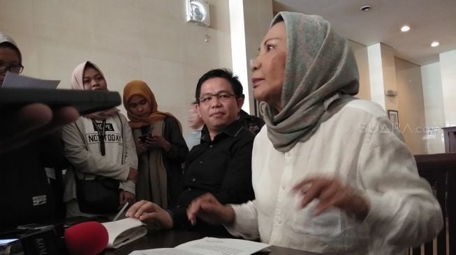 Ratna Sarumpaet saat jumpa pers di jalan Sabang, Menteng, Jakarta Pusat (9/4/2018) [suara.com/ria rizki]