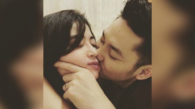 Dewi Perssik dan Angga Wijaya. (Sumber: Instagram)