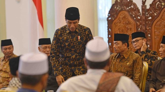 Dalam rangka silaturahmi antara ulama dan umaroh.