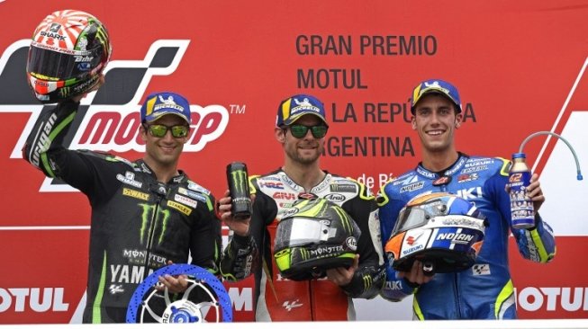 (Dari kiri): Johann Zarco (Monster Yamaha Tech 3), Cal Crutchlow (LCR Honda), dan Alex Rins (Suzuki). [AFP/Juan Mabromata]