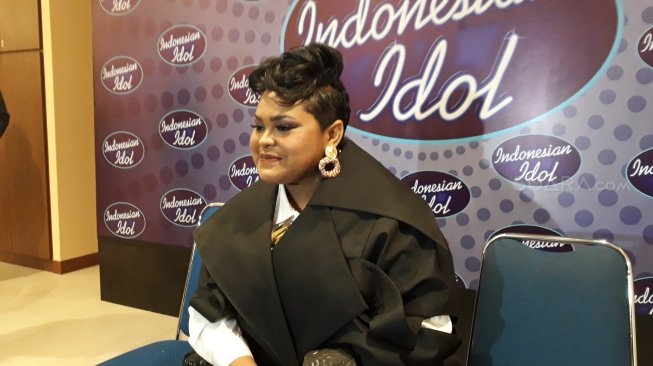 Joan, finalis Indonesian Idol usai Show Spektakuler di Kebon Jeruk, Jakarta Barat, Selasa (10/4/2018) [suara.com/wahyu tri laksono]