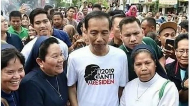 Viral Foto Jokowi Pakai Baju 2019 Ganti Presiden Istana 