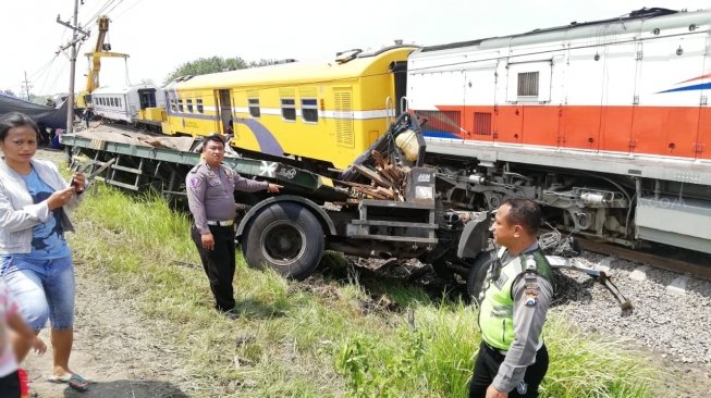 Sopir Truk Penyebab Kecelakaan KA Sancaka Resmi Jadi Tersangka