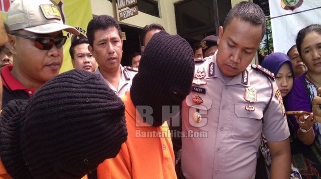 Kakak Beradik Tusuk Payudara ABG yang Hamil dan Dibuang ke Sungai