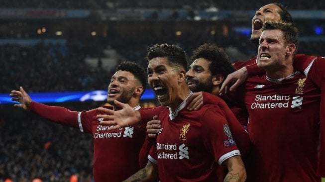 Pemain Liverpool Roberto Firmino (depan) rayakan golnya ke gawang Man City [AFP]