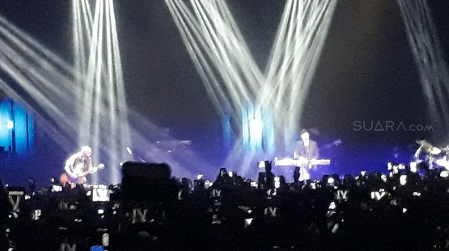 Kemeriahan konser The Script di Jakarta, Selasa (10/04/2018) [suara.com/ismail] 